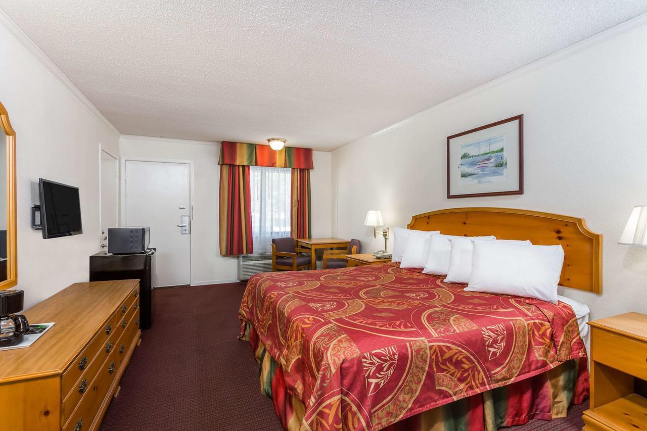 Days Inn By Wyndham Summerton Dış mekan fotoğraf